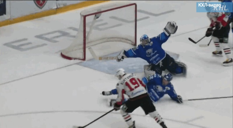 KHL : arrêt de grande classe de Jan Laco