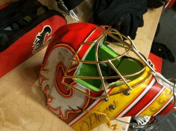 Jonas Hiller portera un équipement rétro ce soir