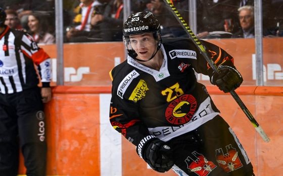 Timothy Kast signe à Olten