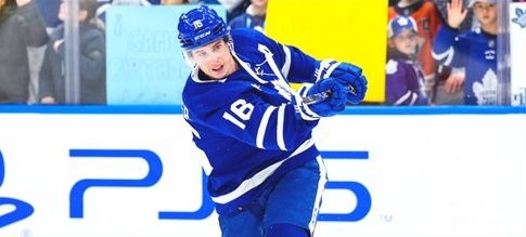 Mitch Marner étend sa série de points à 23 matchs consécutifs