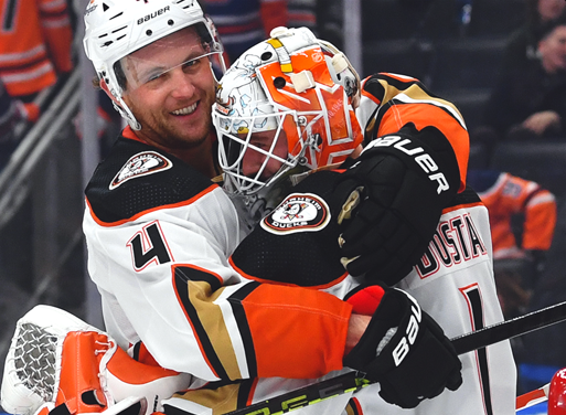 Lukas Dostal bat une marque de Jonas Hiller