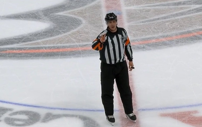 Pénalisé pour avoir volé la crosse de son adversaire