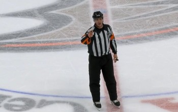 Pénalisé pour avoir volé la crosse de son adversaire