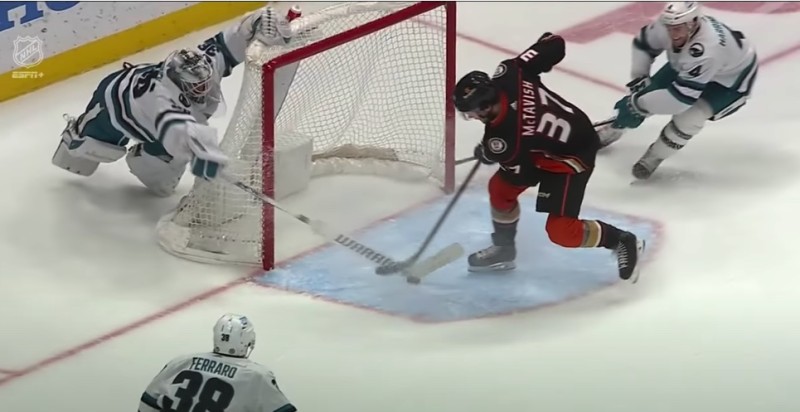 Kaapo Kahkonen se rate,  Mason McTavish n'en demandait pas tant