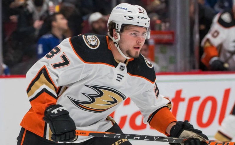 Mason McTavish réussit parfaitement sa première saison en NHL