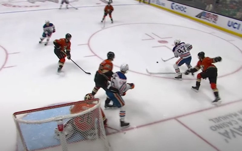 Un autre bijou de but signé Connor McDavid