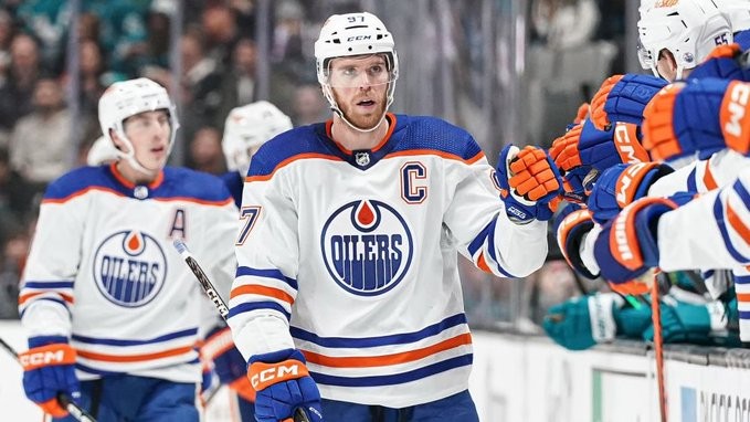 Connor McDavid pourrait être le premier joueur depuis bien longtemps à dépasser les 150 points en NHL