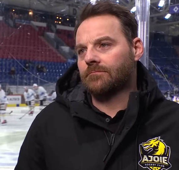 Quatre noms sur la liste de coaches possibles pour le HC Ajoie