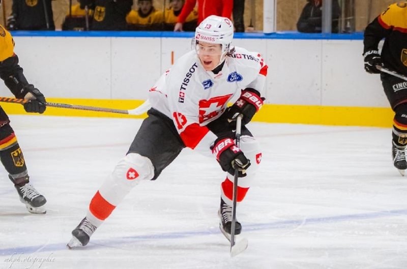 Janis Embacher continuera à avoir du temps de jeu en National League