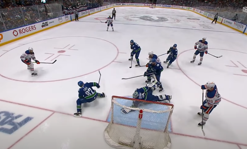 Pour le plaisir : le big save de Arturs Silovs sur Leon Draisait