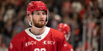 Andrea Glauser discute avec plusieurs clubs