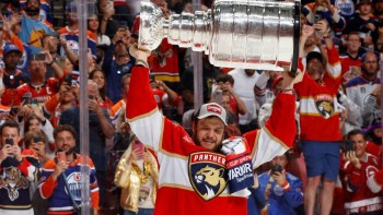 Quels sont les cinq joueurs européens qui ont pu soulever la Coupe Stanley en tant que capitaine ?