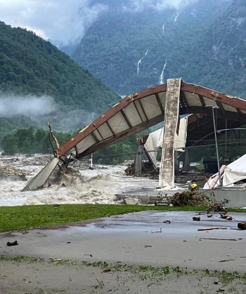 D'impressionnants dégâts à la patinoire du Hockey Club Vallemaggia
