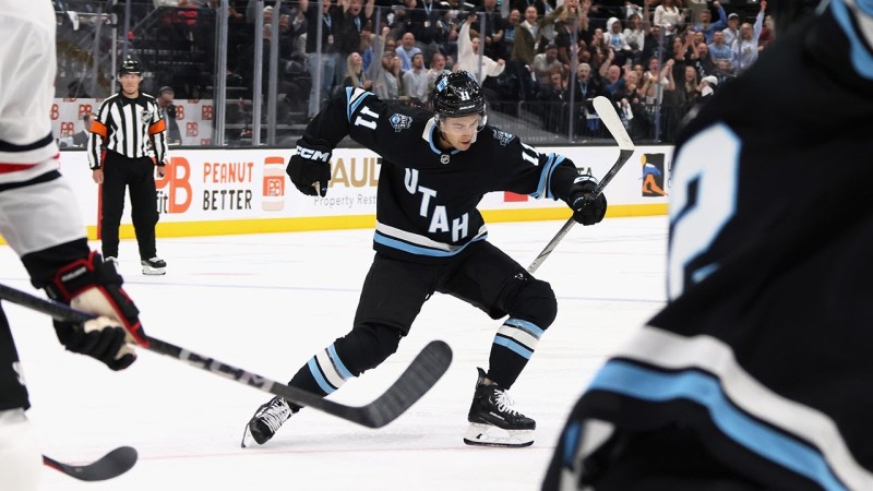 Dylan Guenther erzielt das erste Tor in der Geschichte des Utah Hockey Club