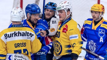 Davos toujours parfait face à Zoug