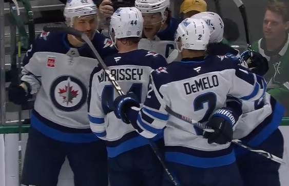 Nino Niederreiter marque dans la large victoire des Jets, Philipp Kurashev a aussi le sourire