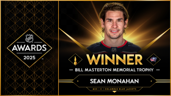 Sean Monahan des Blue Jackets reçoit le trophée Bill Masterton