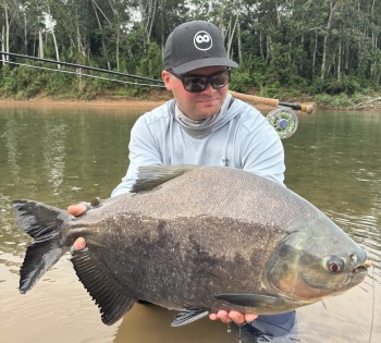 Teemu Hartikainen s'offre une aventure de pêche en Amazonie