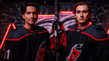 Carolina verlängert Ryan Suzuki und Ronan Seeley um eine Saison