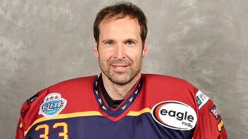 Petr Čech défendra la cage de l'équipe de Kevin Fiala