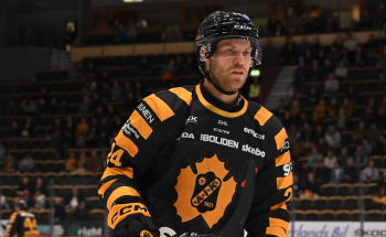 Oscar Lindberg revient sur son départ du CP Berne et pourquoi il devra peut-être arrêter le hockey... faute de patins