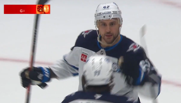 Nino Niederreiter prend part à la victoire des Jets à Vancouver