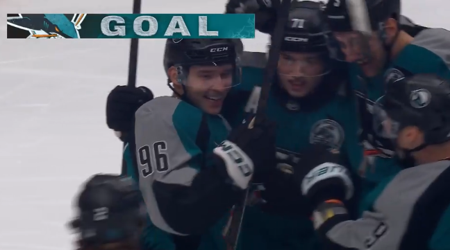 Philipp Kurashev offre la victoire aux Sharks