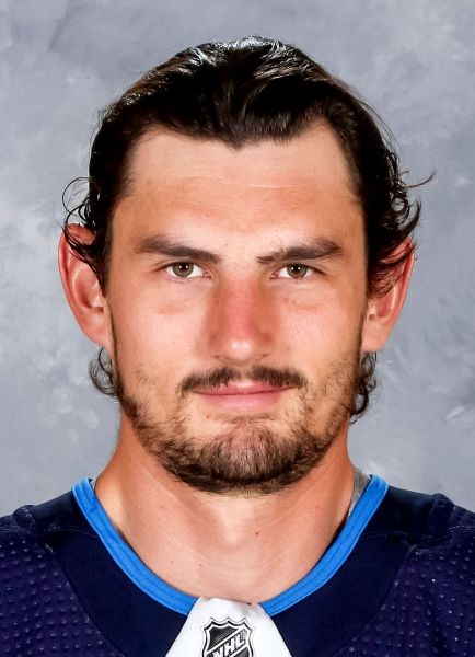 Connor Hellebuyck absent plusieurs semaines après une opération du genou