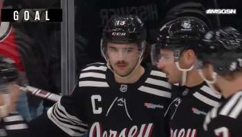 Nico Hischier und Timo Meier erfreuen sich an den Red Wings