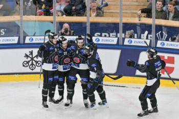 Fribourg zieht ins Halbfinale des Spengler Cups ein