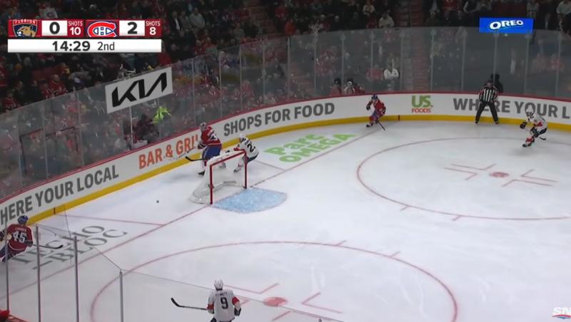 Sam Montembeault se rate complètement dans sa sortie