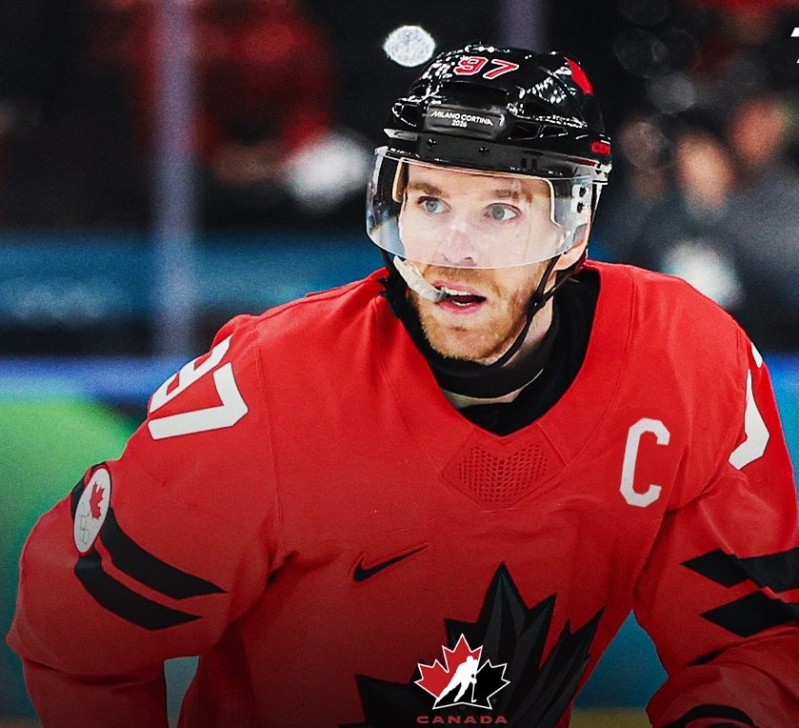 Connor McDavid tient son record olympique