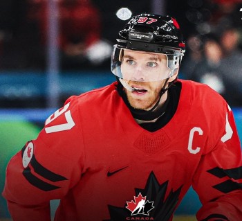 Connor McDavid tient son record olympique